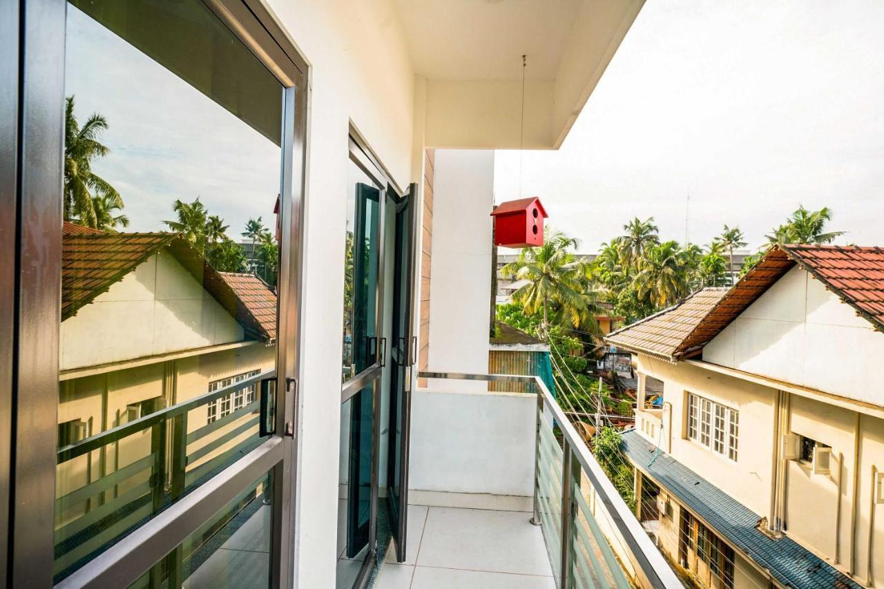 Hotel O Thykoodam Apartments Kochi Exteriör bild